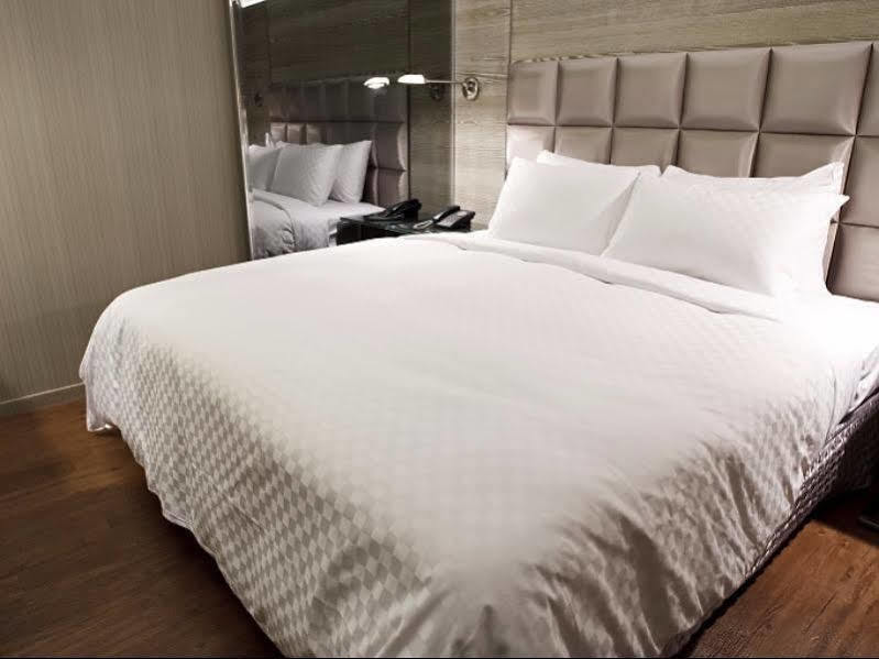 Royal Group Hotel Ho Yi Branch Kaohsiung Exterior photo